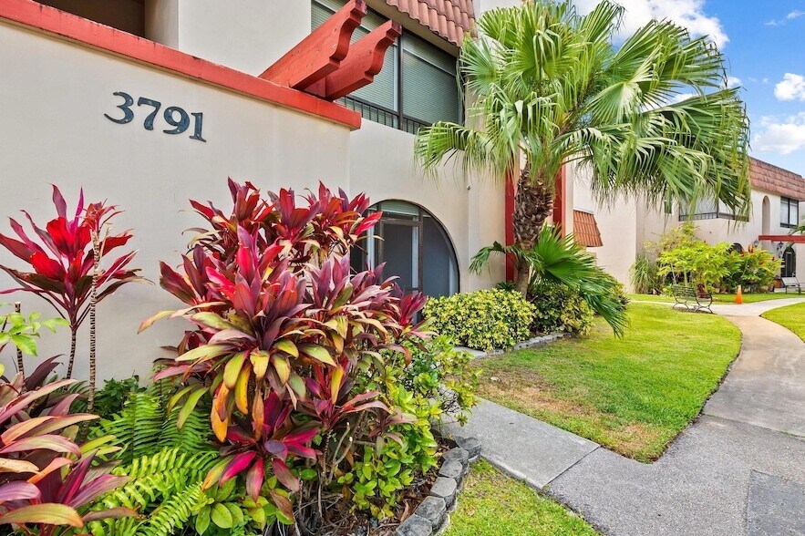 3791 NW 84th Ave, Unit 1F in Sunrise, FL - Building Photo