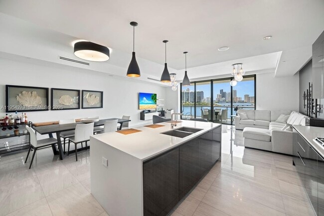 3300 NE 188th St in Aventura, FL - Building Photo - Building Photo