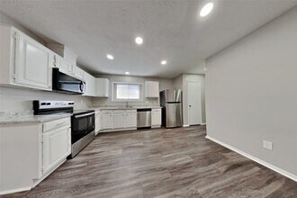 3318 Lockgate Dr in Spring, TX - Building Photo - Building Photo