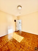 East 38th Street, Unit 5B in New York, NY - Foto de edificio - Building Photo