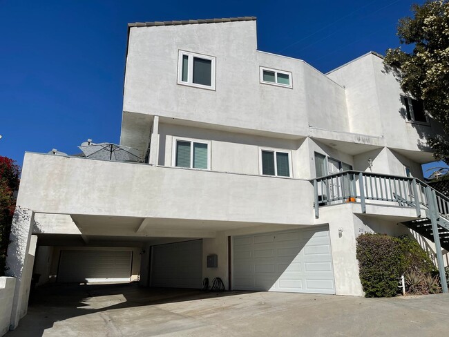 210 W Escalones in San Clemente, CA - Building Photo - Building Photo