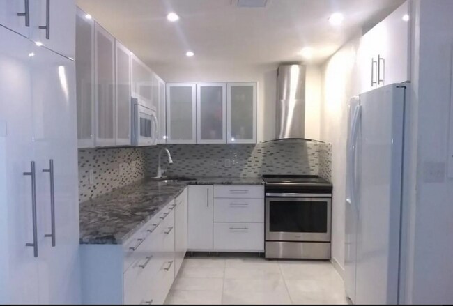 10 Weston Ave in Quincy, MA - Foto de edificio - Building Photo