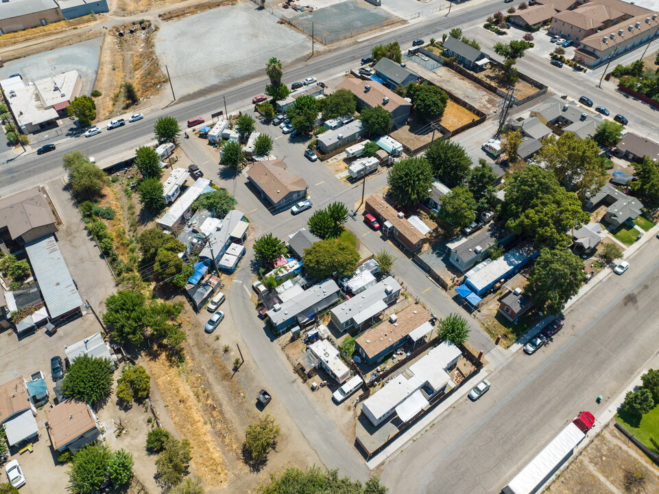 Sierra View Mobile Home Park in Porterville, CA - Building Photo