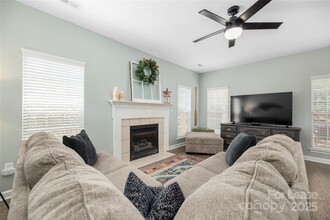 137 Chandeleur Dr in Mooresville, NC - Building Photo - Building Photo