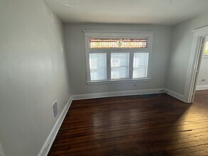111 Smith St, Unit 1 in Bridgeport, CT - Building Photo - Building Photo