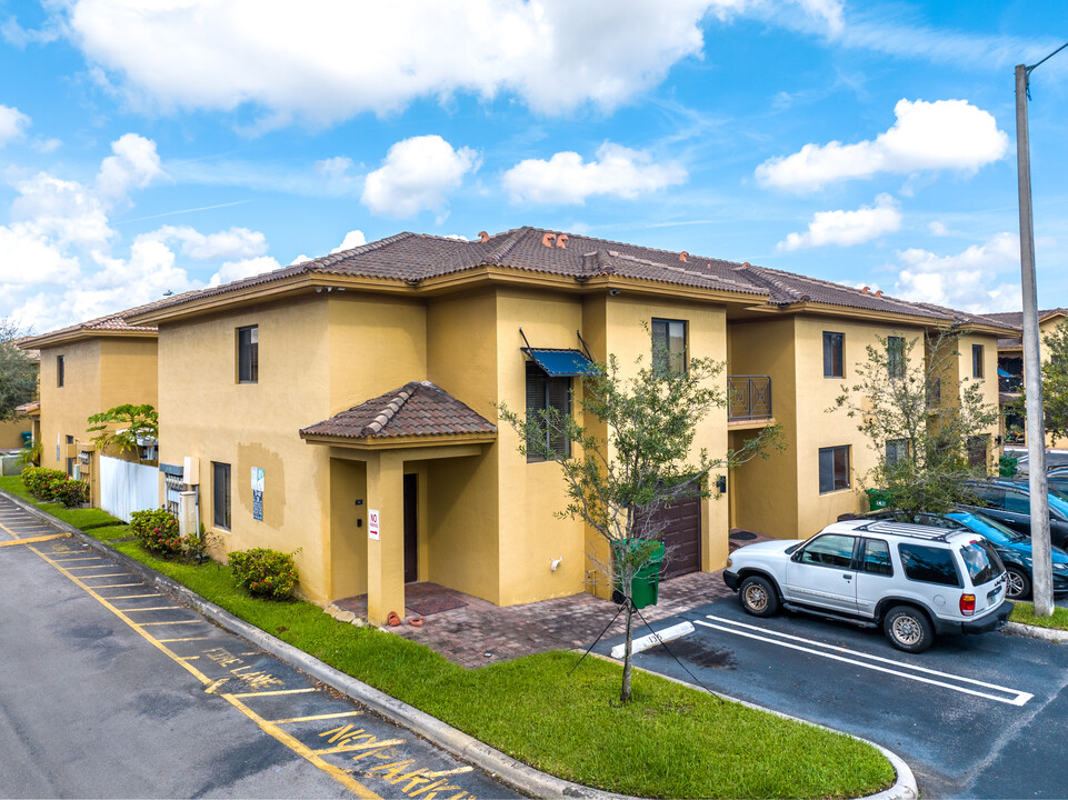 Kasalta Villas in Hialeah, FL - Foto de edificio