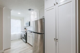 2631 Persa St-Unit -B in Houston, TX - Building Photo - Building Photo