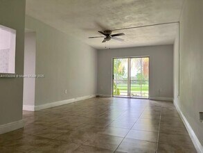 15888 SW 95th Ave in Miami, FL - Building Photo - Building Photo