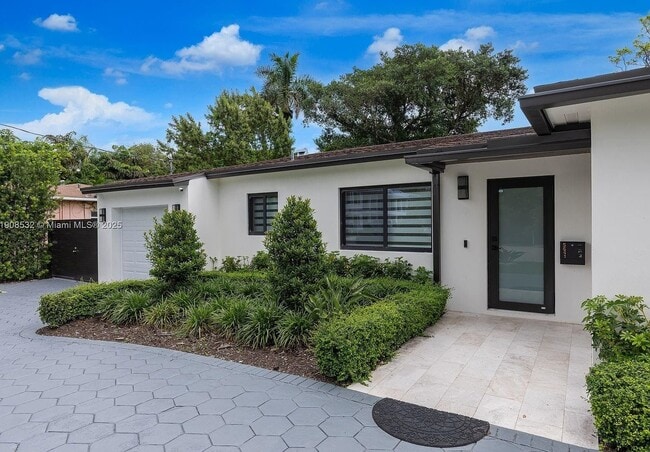 5641 SW 67th Ave in South Miami, FL - Building Photo - Building Photo