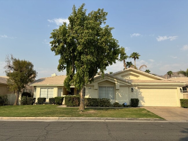 property at 47845 Vía Jardin