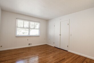 3801 SW Hamilton St in Portland, OR - Building Photo - Building Photo