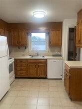 175 Homestead St in Manchester, CT - Building Photo - Building Photo