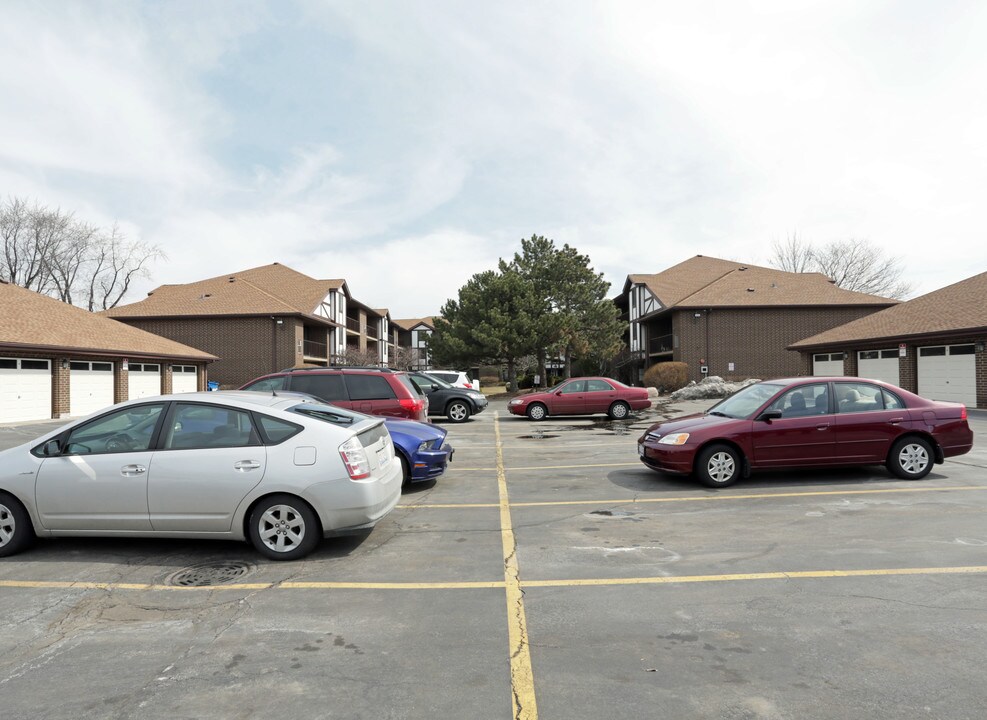 Yorkshire Courts in Elmhurst, IL - Foto de edificio