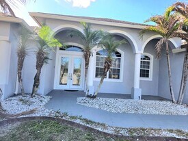 2472 SW Valnera St in Port St. Lucie, FL - Building Photo