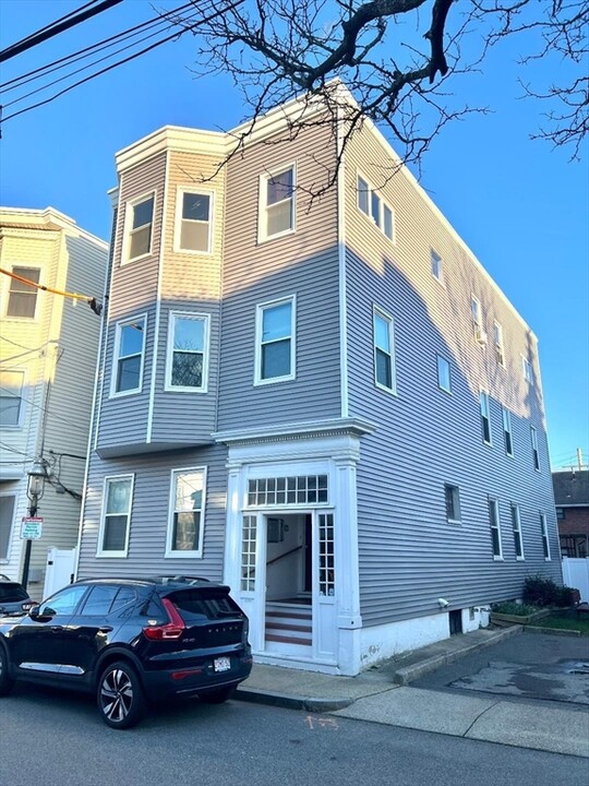 16 Seminary St in Boston, MA - Foto de edificio