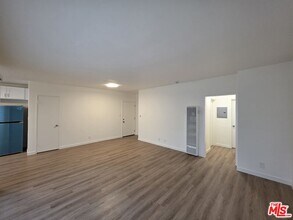 827 9th St in Santa Monica, CA - Foto de edificio - Building Photo