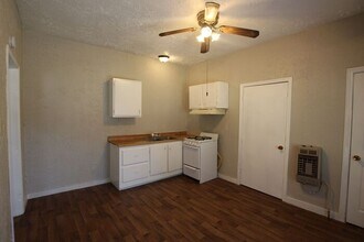1010 S Bennett Ave in Tyler, TX - Building Photo - Building Photo