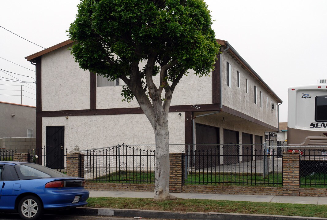 10205 S Freeman Ave in Inglewood, CA - Building Photo