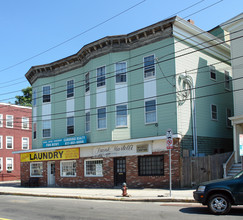 372-374 Washington St in Somerville, MA - Foto de edificio - Building Photo