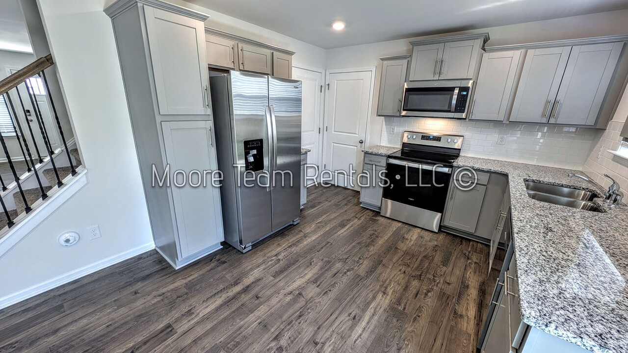 34 Virginia Commons Dr in Arden, NC - Building Photo