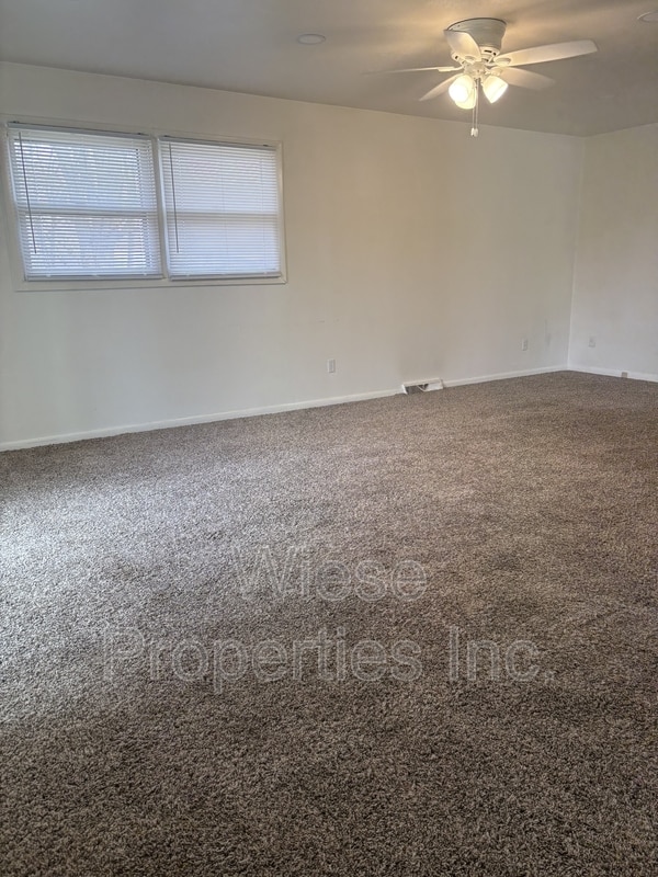 408 Amherst Dr in Sherman, IL - Building Photo - Building Photo