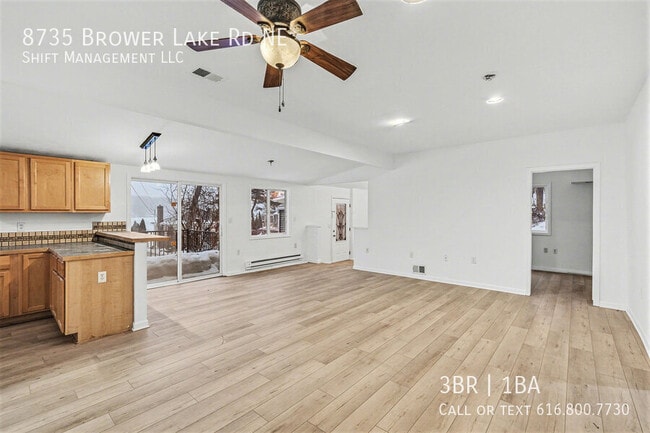 8735 Brower Lake Rd NE in Rockford, MI - Building Photo - Building Photo