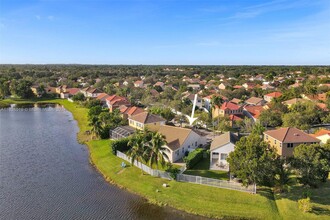 953 Falling Water Rd in Weston, FL - Building Photo - Building Photo