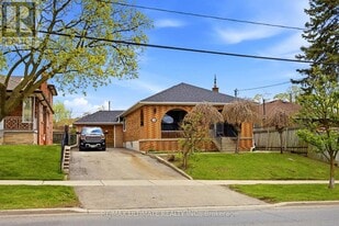 129 Culford Rd in Toronto, ON - Building Photo