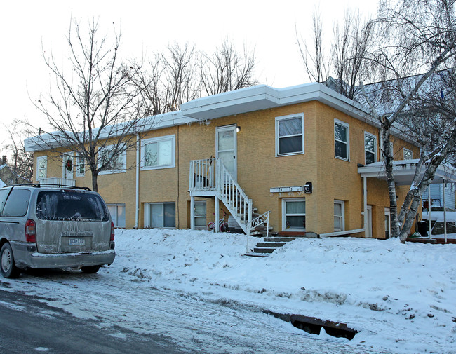 654 Stryker Ave in St. Paul, MN - Foto de edificio - Building Photo