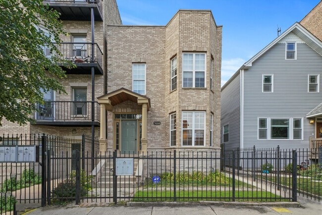property at 3614 W Shakespeare Ave
