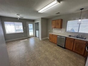 1051 Grassy View Dr in Houston, TX - Building Photo - Building Photo