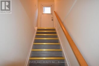 1 Shaftsbury Ave in Richmond Hill, ON - Building Photo - Building Photo