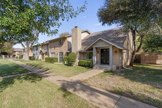 7201 Creekside Dr in Austin, TX - Building Photo - Building Photo