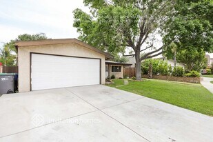 27210 Marchland Ave in Santa Clarita, CA - Building Photo