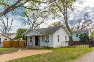 57 Chalmers Ave in Austin, TX - Building Photo - Building Photo