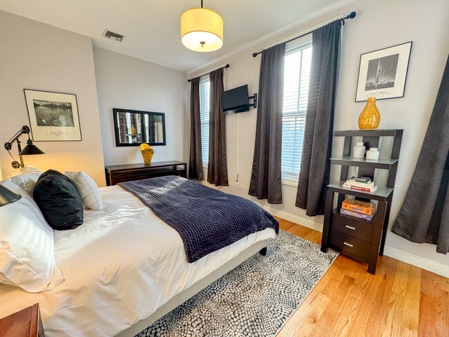 7 Harvard St, Unit 3B in Brookline, MA - Foto de edificio - Building Photo
