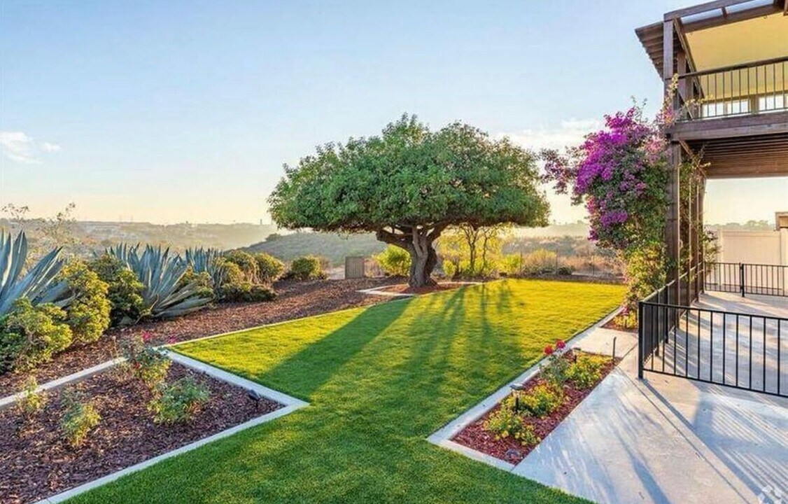 6450 Lanston St in San Diego, CA - Building Photo