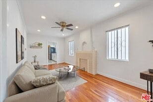 2840 S Mansfield Ave in Los Angeles, CA - Building Photo