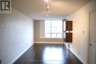 300 Balliol St in Toronto, ON - Building Photo - Building Photo