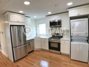 327 Highland Ave in Somerville, MA - Foto de edificio - Building Photo
