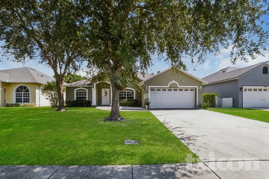 1181 Creekview Ct in St. Cloud, FL - Building Photo