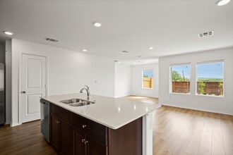 7201 Spotted Leaf Wy in Del Valle, TX - Building Photo - Building Photo