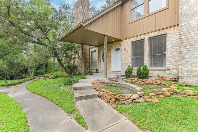 1011 Hamblen Rd in Humble, TX - Building Photo - Building Photo