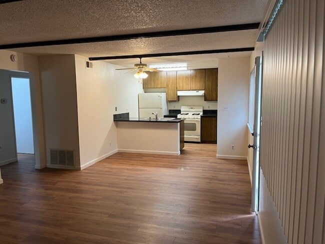 Condo: 2 Bedroom / 1 Bathroom - Citrus Heights, Unit 1 in Citrus Heights, CA - Building Photo - Building Photo