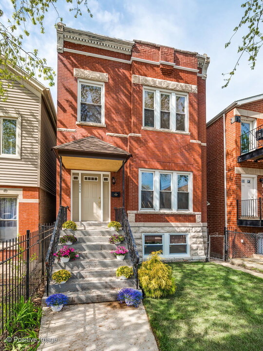 2450 W Arthington st in Chicago, IL - Building Photo