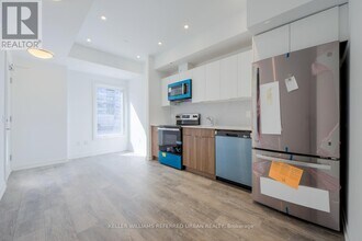 3069 Pharmacy Ave in Toronto, ON - Building Photo - Building Photo