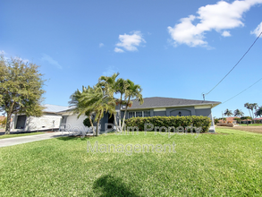 1021 NW 43rd Ave in Cape Coral, FL - Building Photo - Building Photo