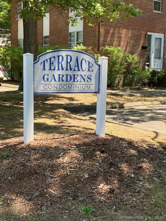 79 Terrace Gardens in Wallingford, CT - Building Photo