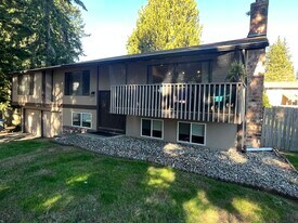 6673 NE Wellsly Pl in Bremerton, WA - Building Photo