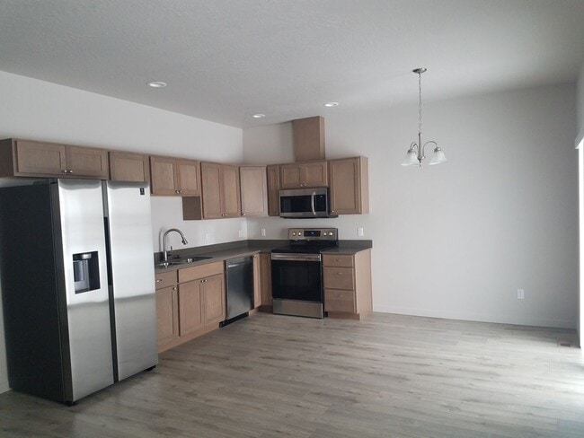 7170-7174 W Heritage St in Rathdrum, ID - Building Photo - Building Photo